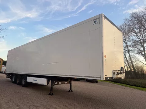 Krone 3-Ass gesloten oplegger APK 12-2025 Geisoleerde oplegger