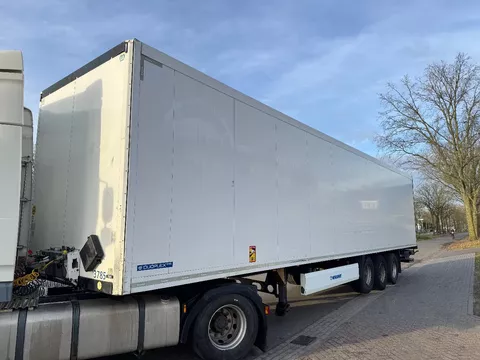 Krone 3 ass geisoleerde oplegger met laadklep