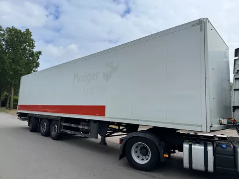 Schmitz Cargobull N/A 3 ass Gesloten oplegger. Stuuras. Laadklep