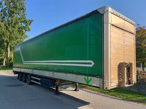 Schmitz Cargobull 3-ass mega schuifzeilen oplegger met borden