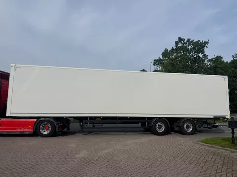 Trailer System N/A 2 ass gestuurd. Eigen accu.s