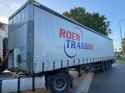 Schmitz Cargobull N/A 3 ass schuifzeilen oplegger met borden
